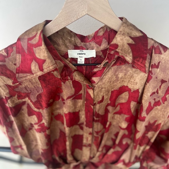 Vici entro size small red and tan ruched dress with tie. - Picture 3 of 4